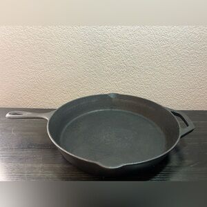 Ozark Trail Cast Iron Skillet 12” With Handle And Lips